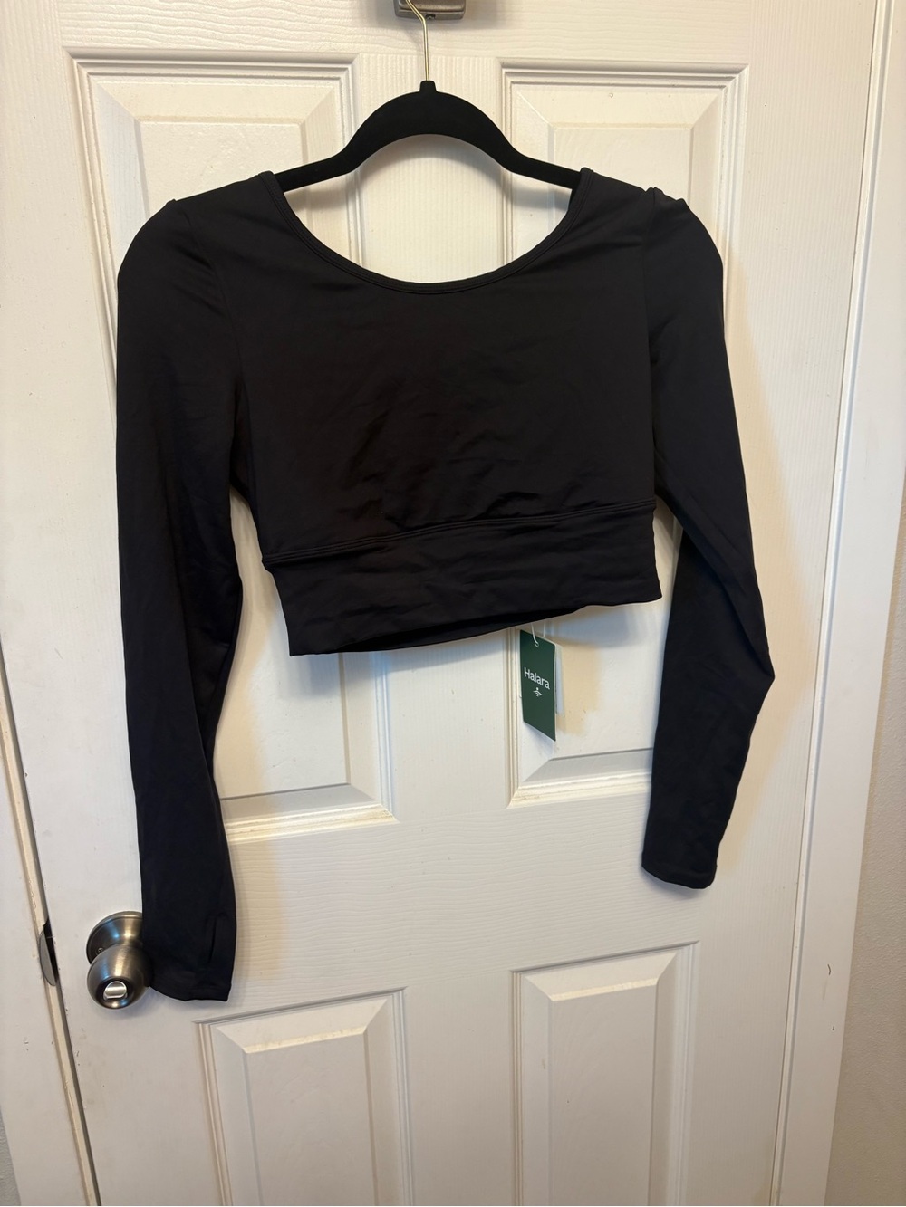 HALARA Black Long-Sleeve Cropped Top